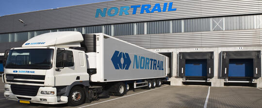 Nortrail lastebil foran lasterampe